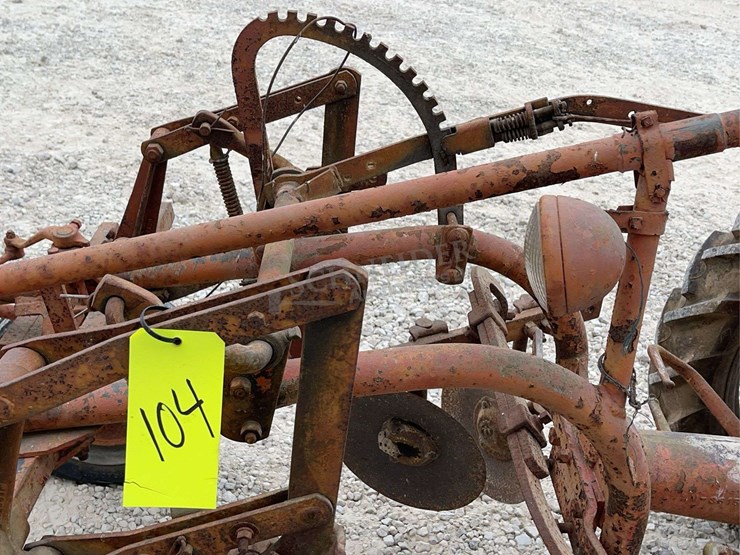 allis-chalmers-model-g-tractor-w/-implements-image-28