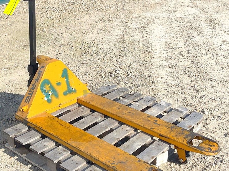 lift-rite-5,000-lb.-pallet-jack-image-1