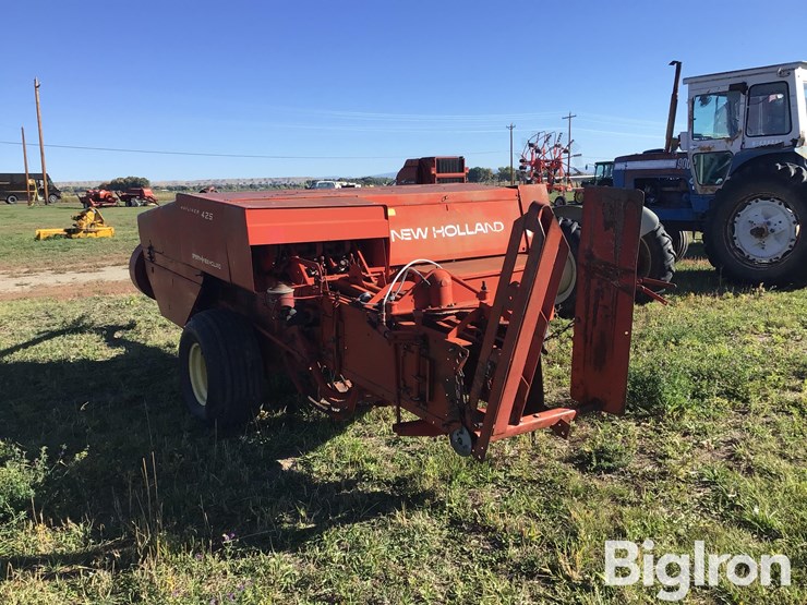 new-holland-425-image-5