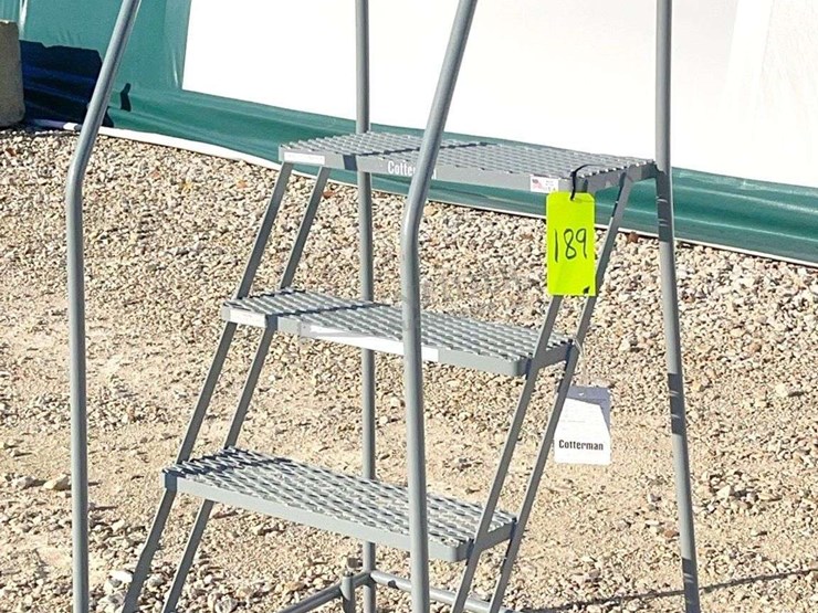 cotterman-40"-steel-rolling-utility-stairs-image-1