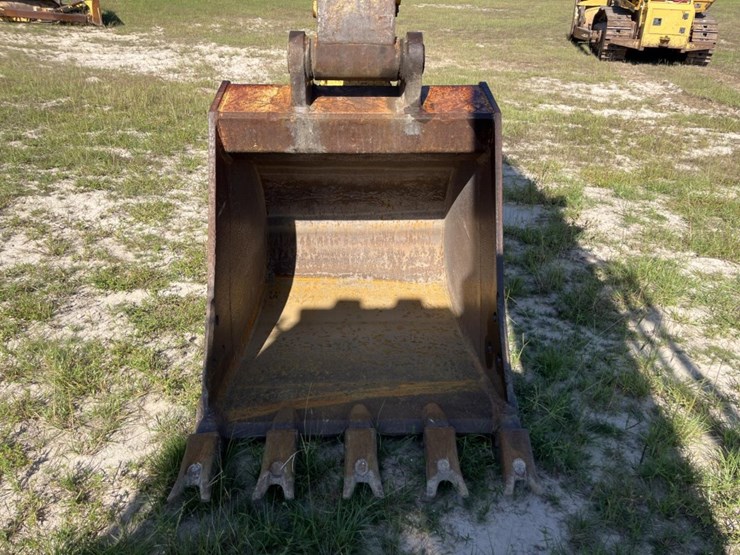 komatsu-pc228us-lc-image-11