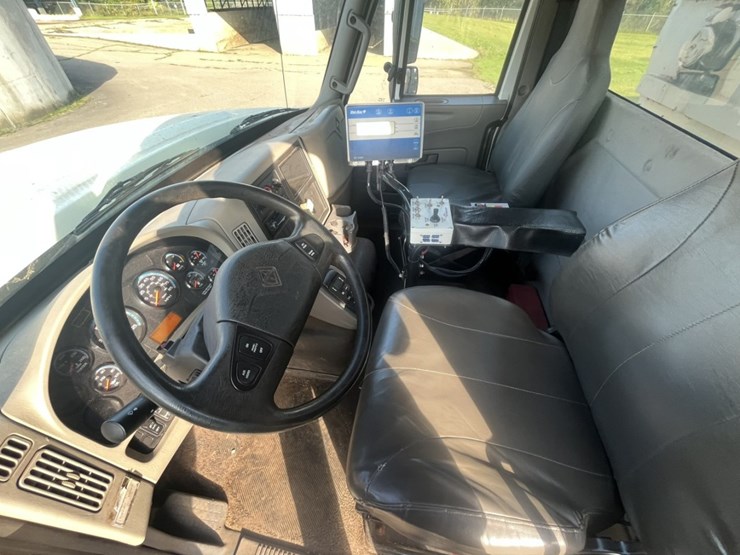 2011-international-7600-image-119