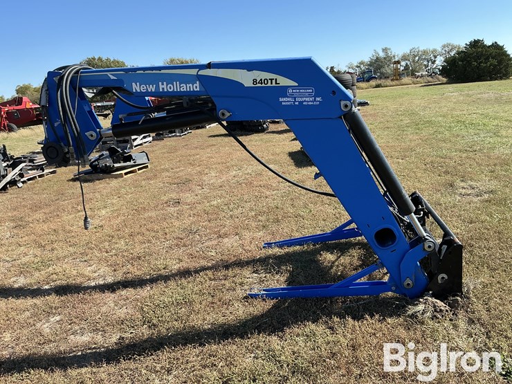 new-holland-840tl-image-4