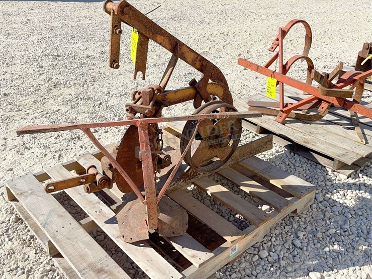 allis-chalmers-model-g-tractor-w/-implements-image-33