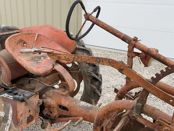 allis-chalmers-model-g-tractor-w/-implements-image-14