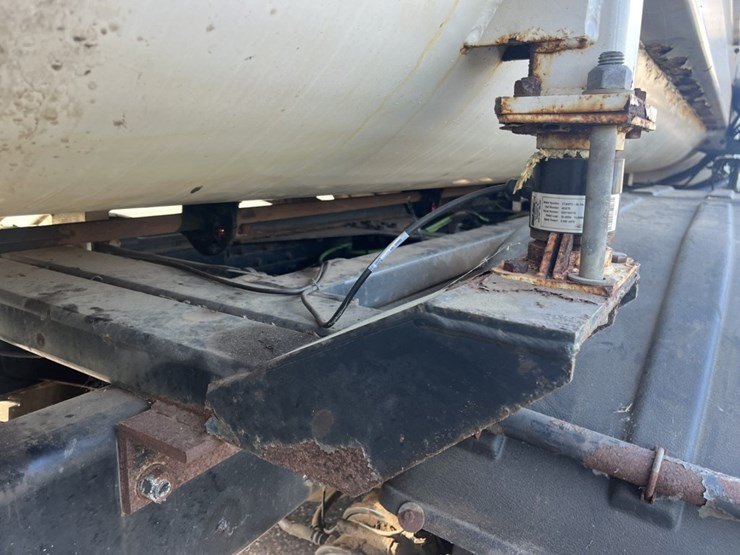 2011-international-7600-image-74