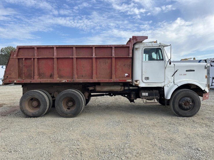 #5001-•-1988-freightliner-mb80-tandem-axle-dump-truck-image-6