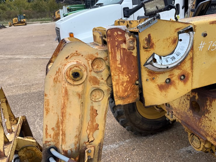 caterpillar-th63-image-42