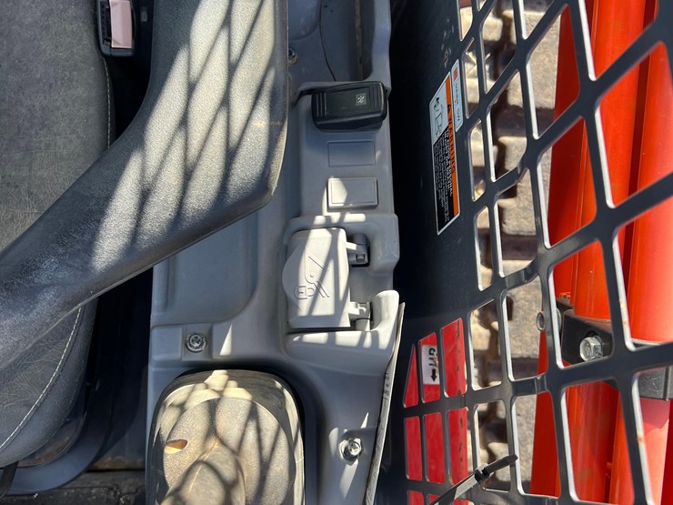 2021-kubota-svl75-2-image-16