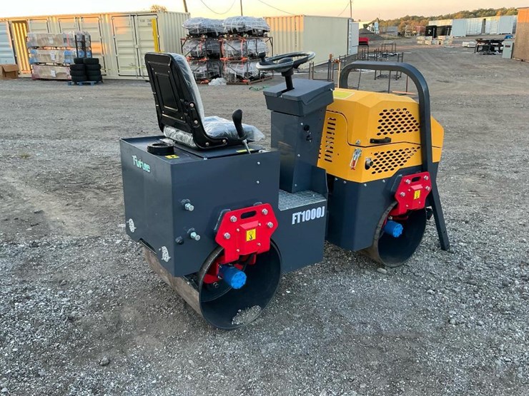 #1250-•-unused-future-ft1000-ride-on-roller-image-5