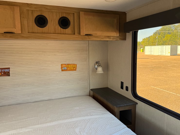 #6895-•-2024-forrest-river-timberwolf-mini-loft-camper-image-46