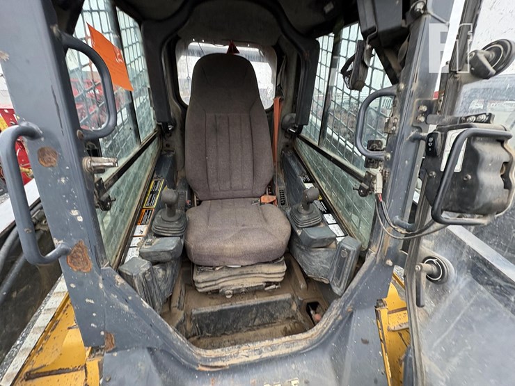 2017-deere-333g-image-15