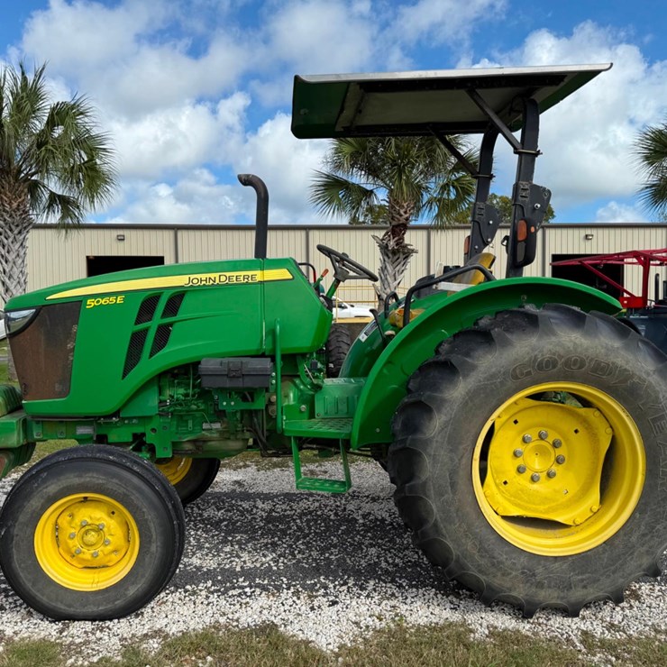 2015 JOHN DEERE 5065E