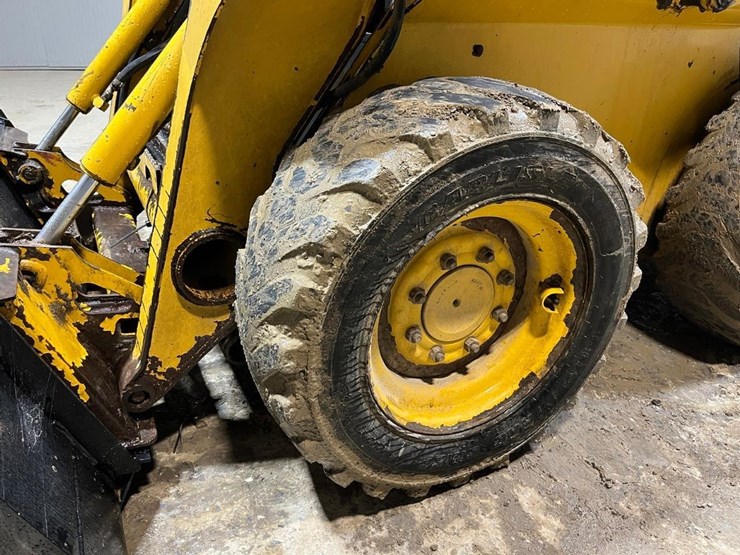 john-deere-317-image-11