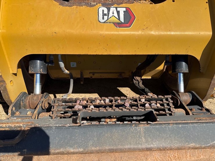 2022-caterpillar-246d3-image-17