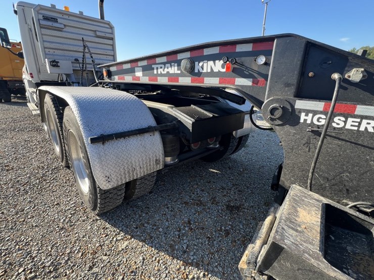 #4766-•-2010-freightliner-cascadia-day-cab-tri-axle-heavy-image-4