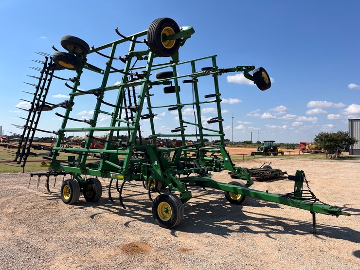 2011-john-deere-2410-image-6