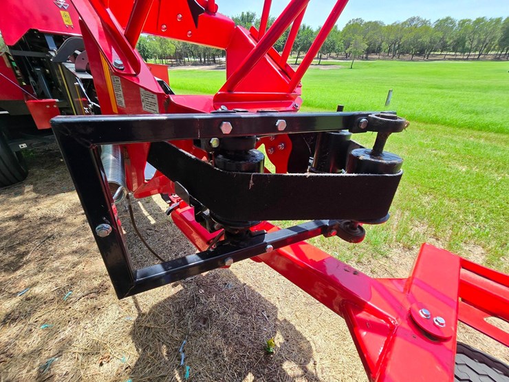 kuhns-ae10-small-square-bale-accumulator---10-bale-efficient-handling-system-image-12