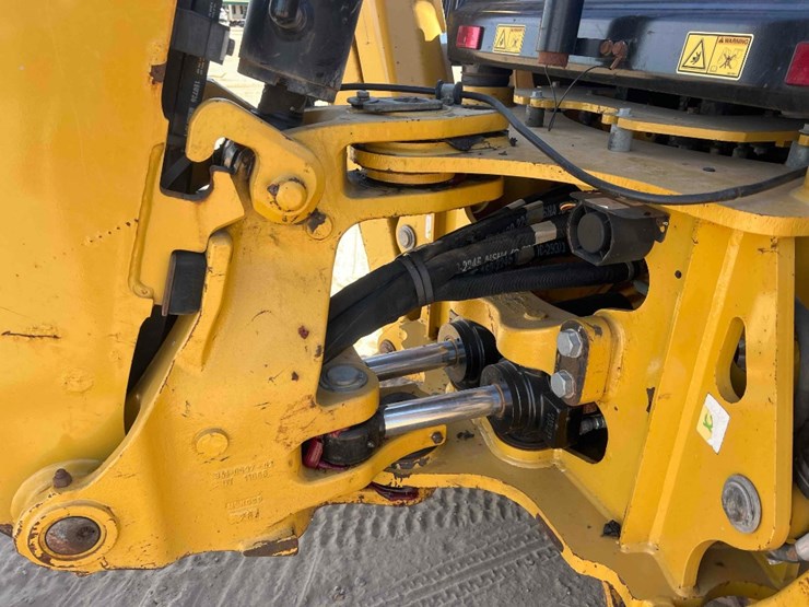 2020-caterpillar-416-image-25