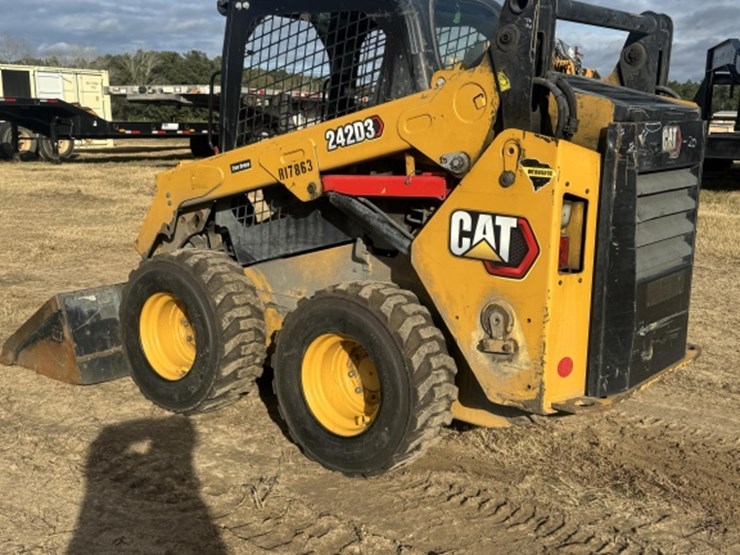 2022-caterpillar-242d3-image-5