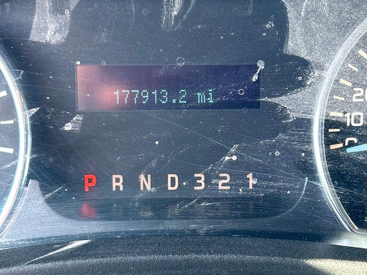 2011-ford-f150-xlt-image-16