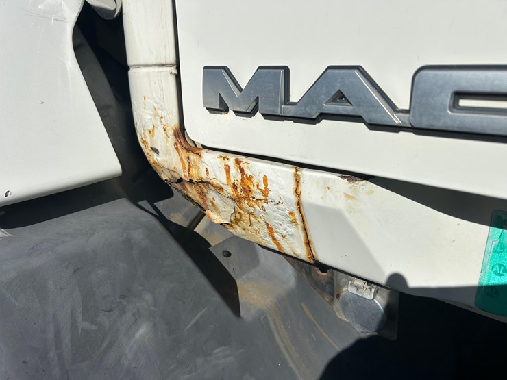 2011-mack-tender-truck-w/adams-rear-discharge-bed-auger-image-75