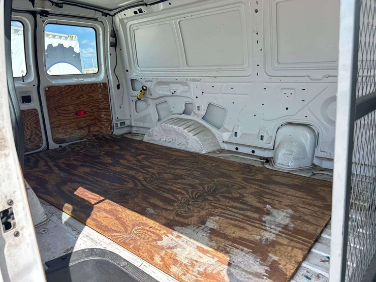 2011-ford-cargo-image-21