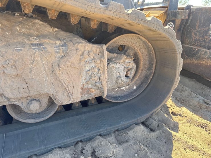 2020-deere-333g-image-16