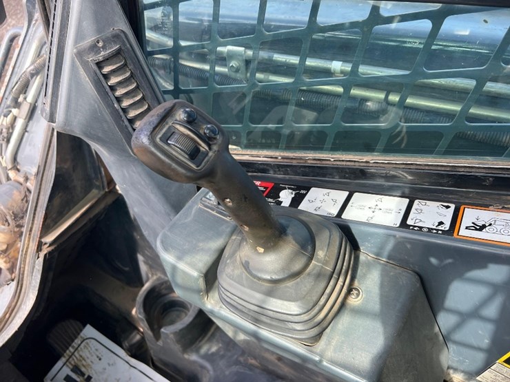 2016-deere-323e-image-26