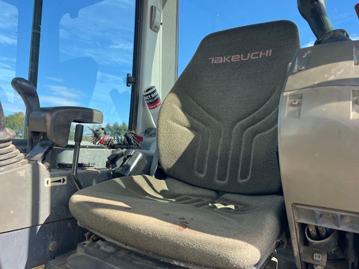 2013-takeuchi-tb235-image-26