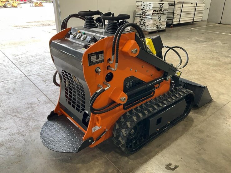 #1003-•-new-land-hero-ldh-t460-mini-track-skid-steer-loader-image-3