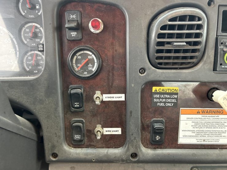 #5016-•-2008-freightliner-business-class-m2-cab-chassis-image-47