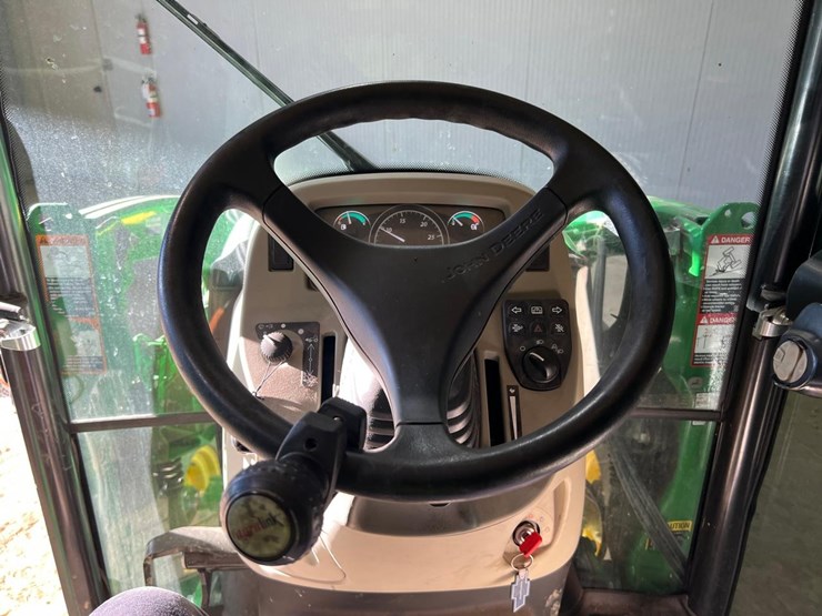 2020-john-deere-3046r-image-27