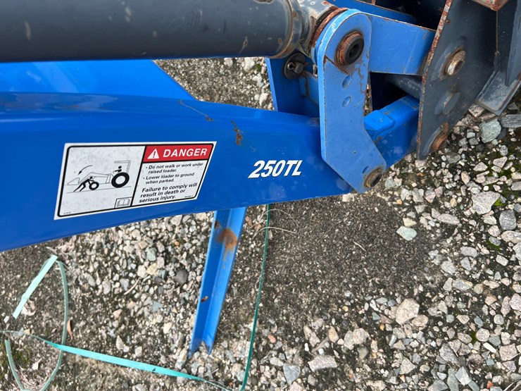 2012-new-holland-boomer-3045-image-26