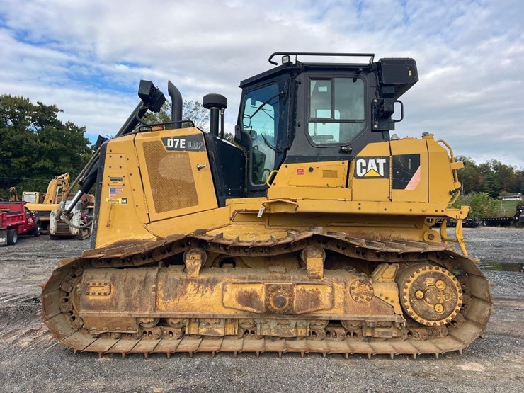 2015-caterpillar-d7e-lgp-image-1