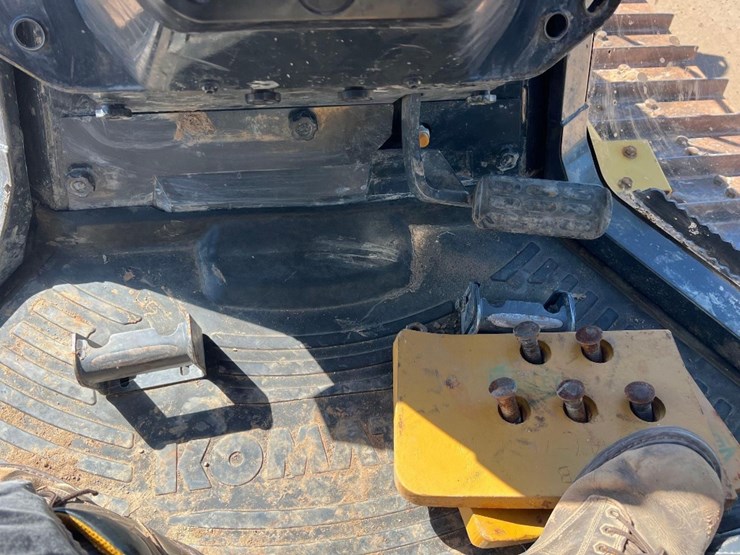 2021-komatsu-d71px-24-image-43