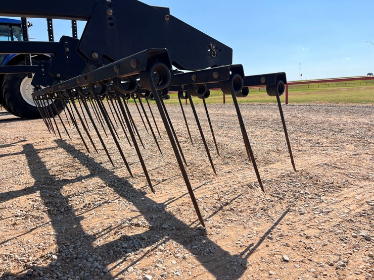 2011-john-deere-2410-image-17