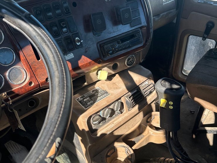 2003-mack-cv713-roll-off-image-10