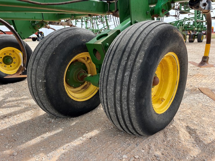 2005-john-deere-2410-image-14