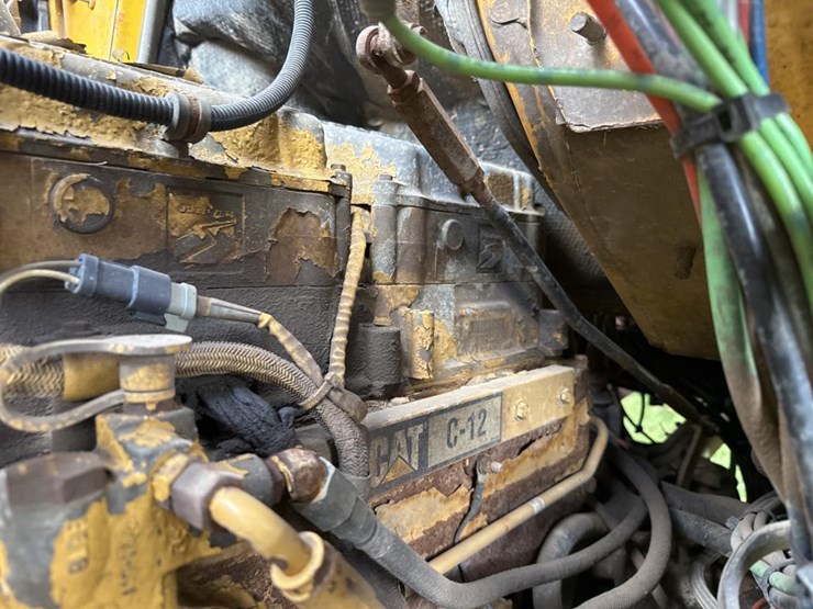 2001-caterpillar-c12-image-29