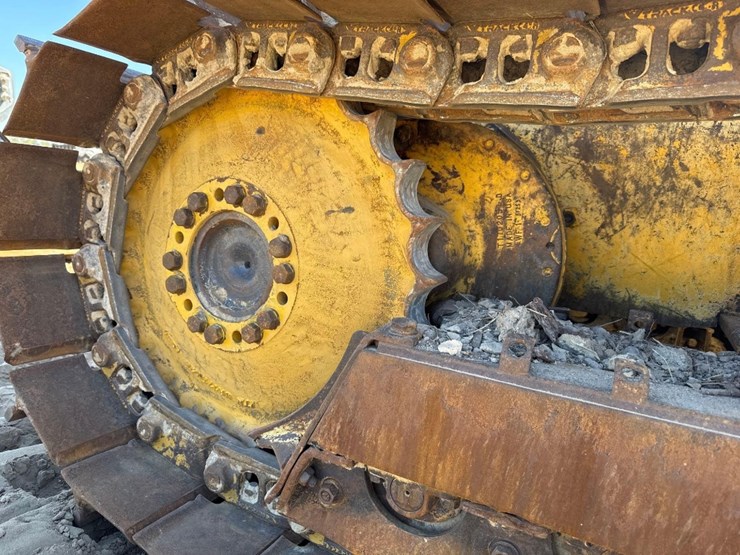 2006-deere-650j-xlt-image-16