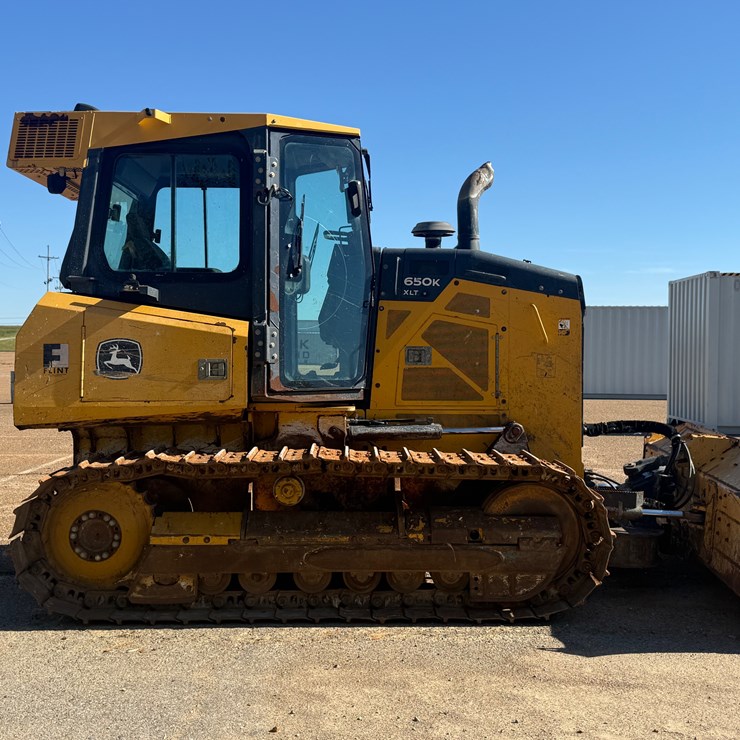 DEERE 650K XLT