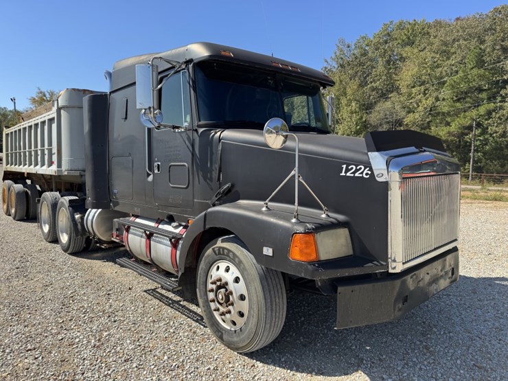 #4617-•-1995-volvo-sleeper-truck-image-3