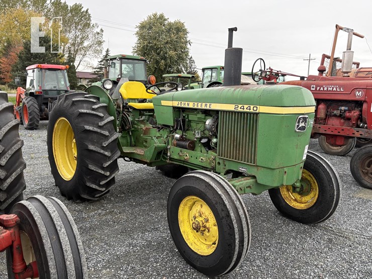 1979-john-deere-2440-image-1