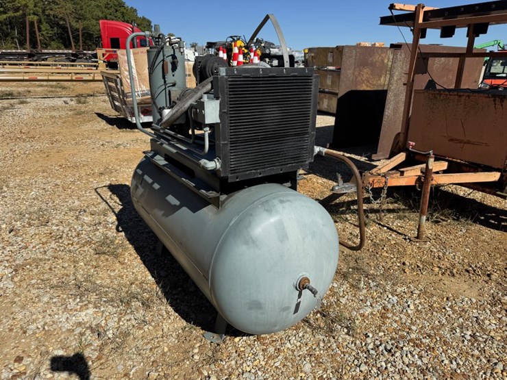 #4706-•-air-compressor-image-3