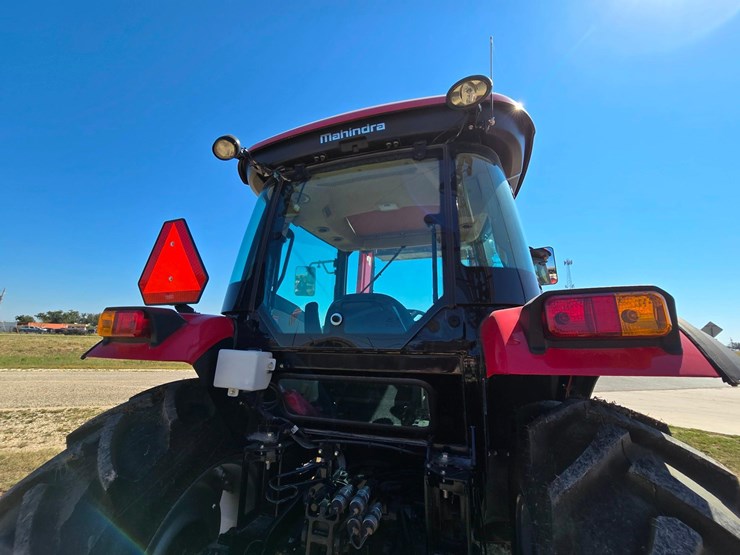 2025-mahindra-6075-image-28