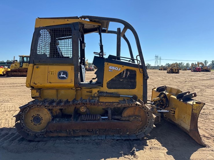 2006-deere-650j-xlt-image-5