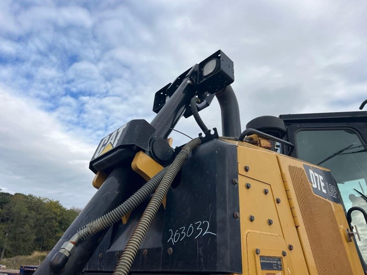 2015-caterpillar-d7e-lgp-image-10