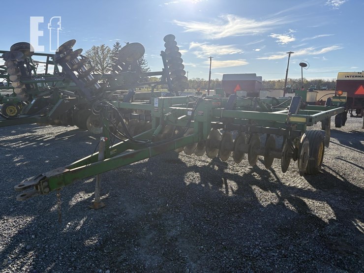 john-deere-714-image-1