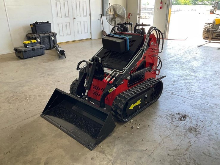#1019-•-unused-future-ft380r-mini-skid-steer-image-1